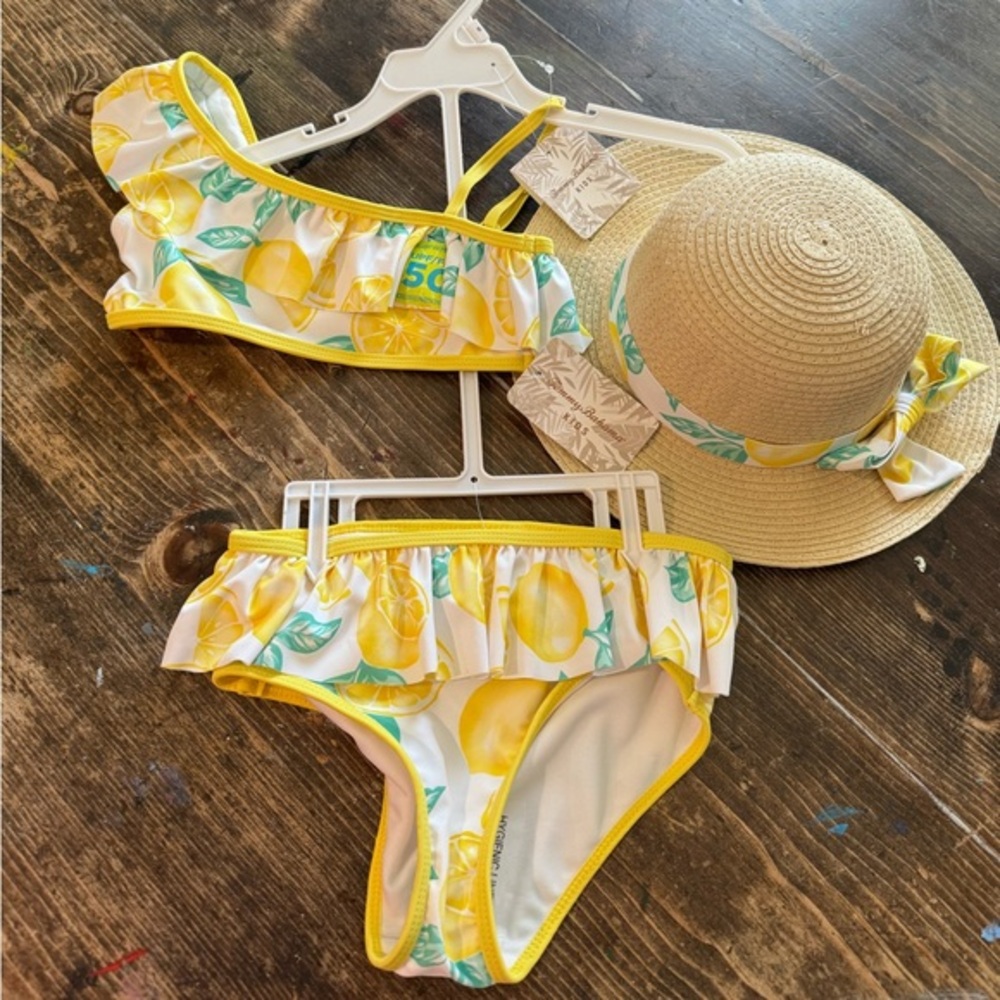 TOMMY BAHAMA kids 2 pice suit with coordinating sun hat!🍋🍋 see pic 4 all deets